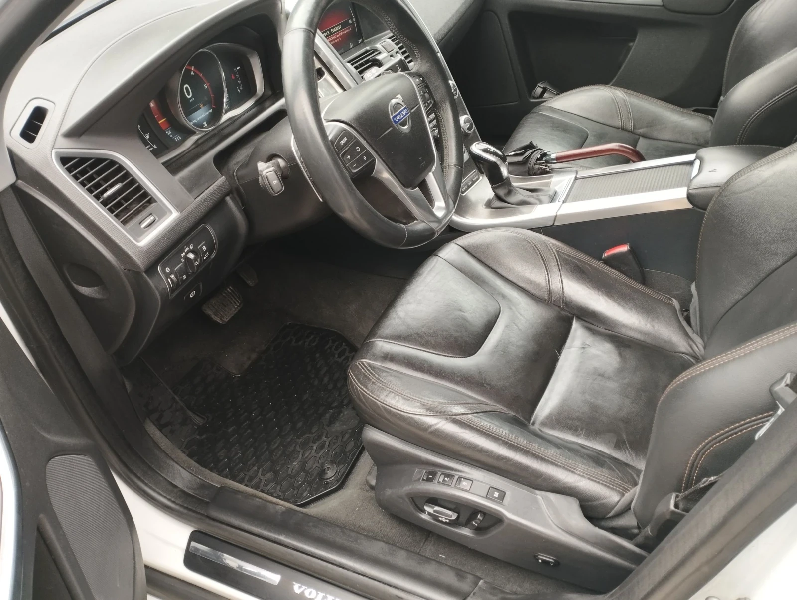 Volvo XC60 2, 4D 4x4 - изображение 5