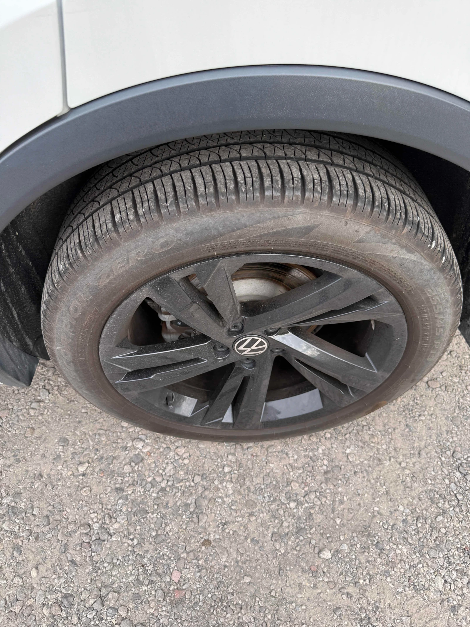 VW Tiguan * Comfortline R Line Black Edition * CARFAX * , снимка 15 - Автомобили и джипове - 56072603