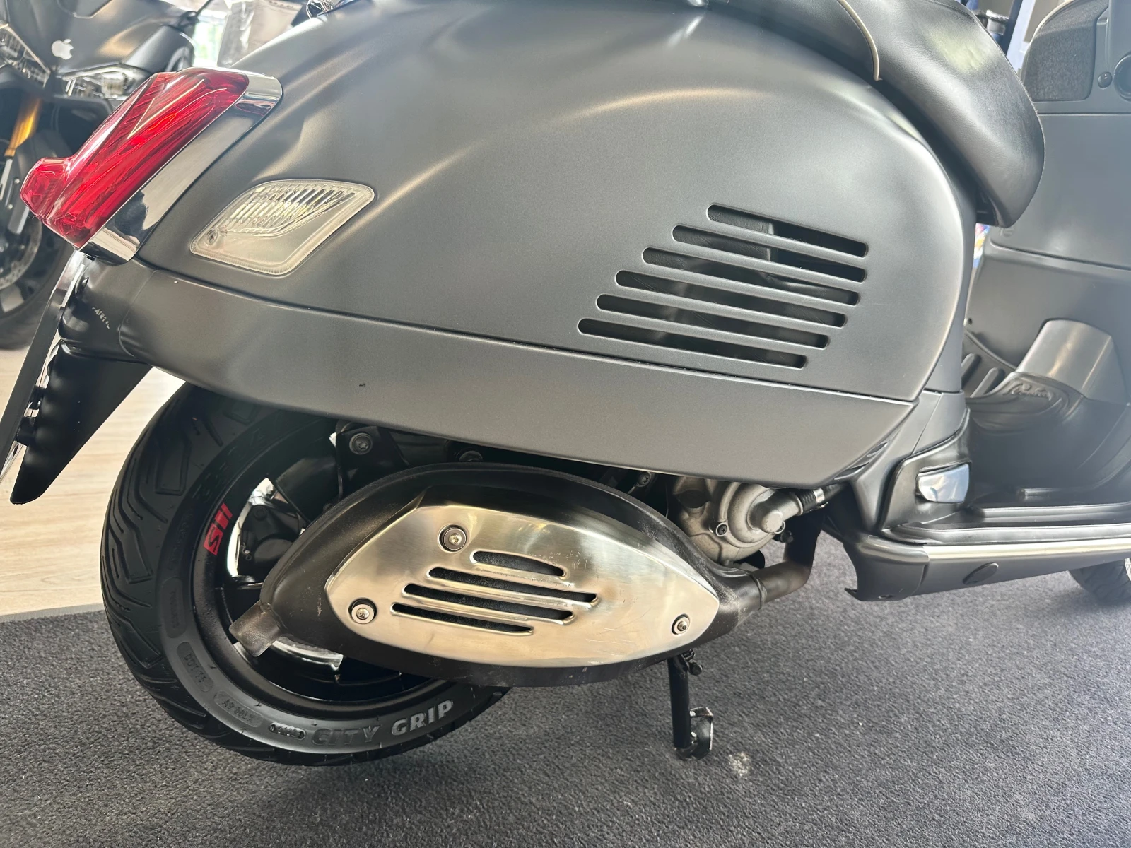 Vespa GTS 300S ABS/ASR 05.20217г., снимка 12 - Мотоциклети и мототехника - 54608894