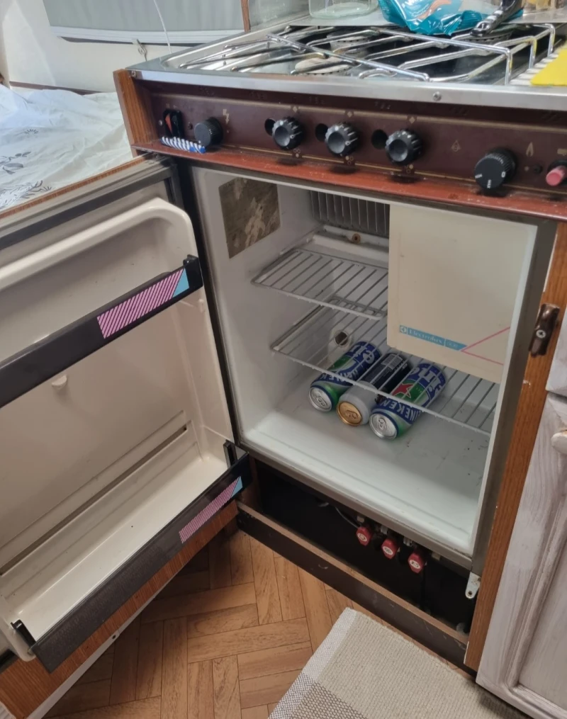 Каравана Hobby 420, снимка 6 - Каравани и кемпери - 52536599