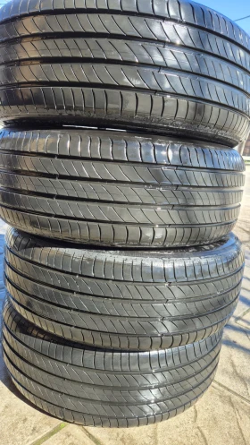      235/45R20