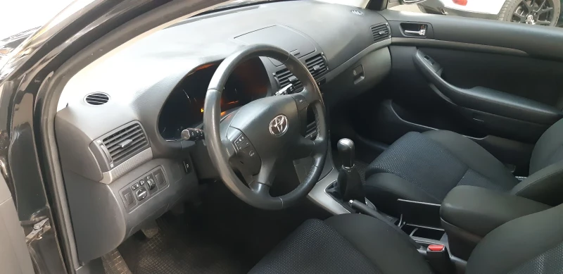 Toyota Avensis 1.8 Бензин 129 кс, снимка 15 - Автомобили и джипове - 47140866