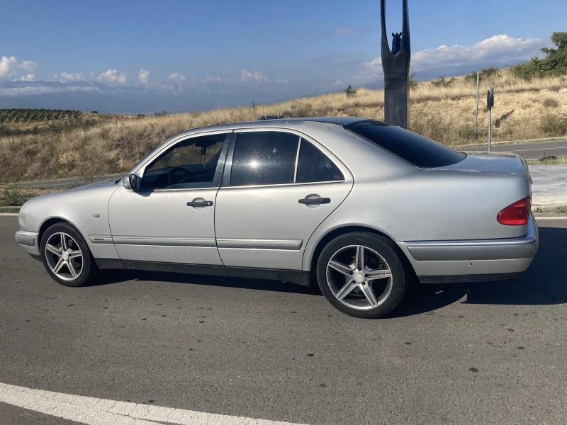 Mercedes-Benz E 250, снимка 1 - Автомобили и джипове - 47347030