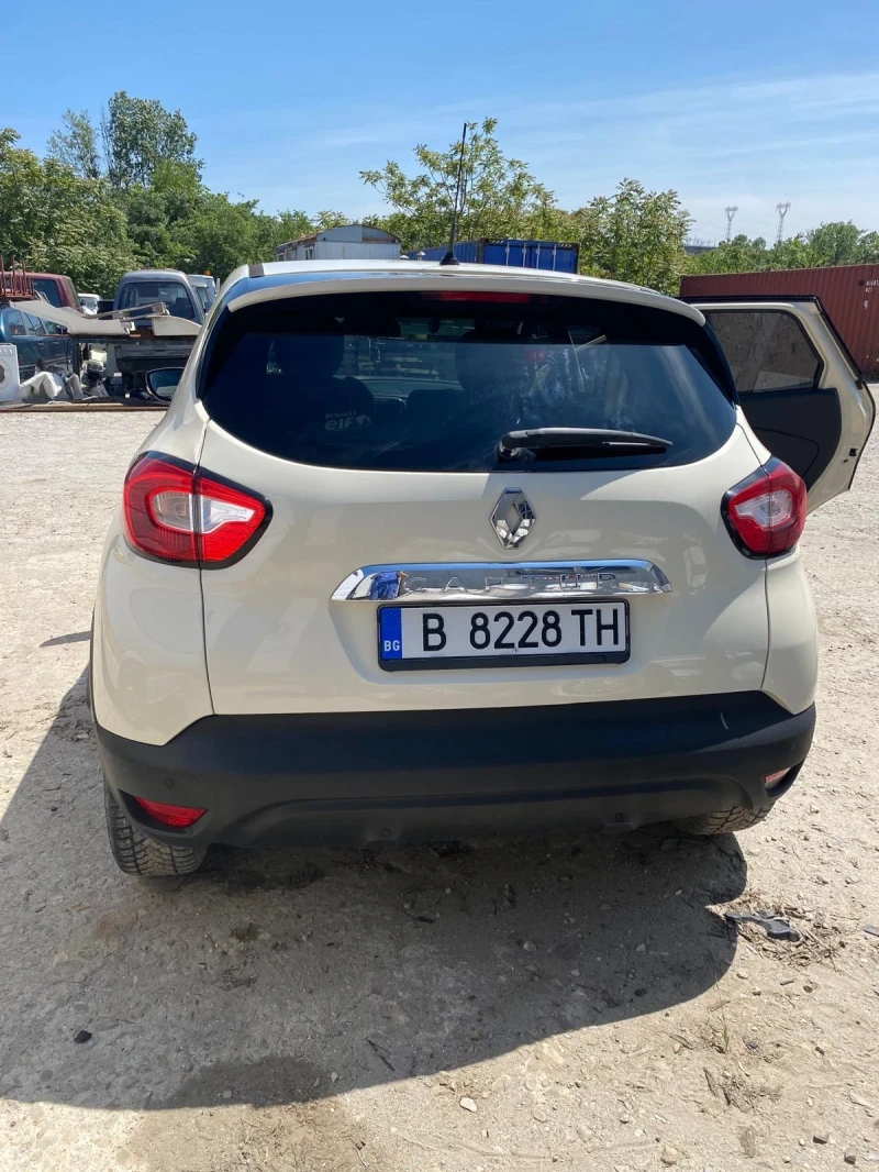 Renault Captur 1.6, снимка 3 - Автомобили и джипове - 47881751