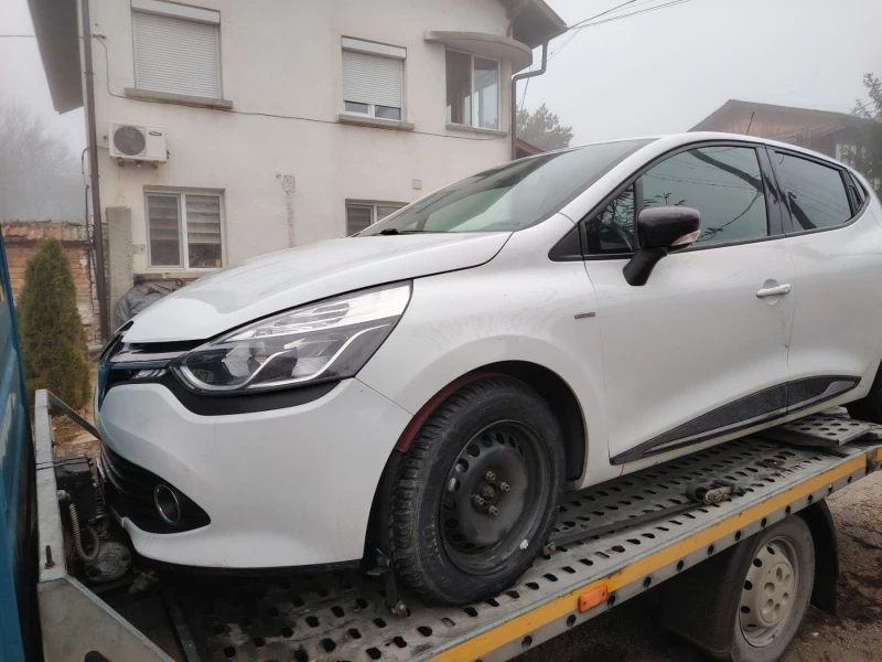 Renault Clio 1.2i, снимка 1 - Автомобили и джипове - 48284051