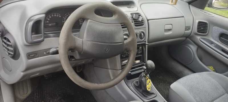 Renault Laguna Laguna, снимка 12 - Автомобили и джипове - 49515196