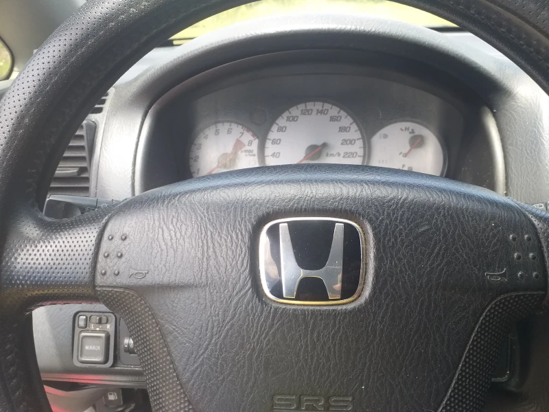 Honda Stream, снимка 4 - Автомобили и джипове - 51429911