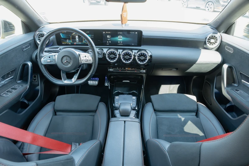 Mercedes-Benz CLA 350 AMG 35AMG/4X4/306HP/CAM/DIGI/AMBI/KLESS/LED/DISTRONIC, снимка 9 - Автомобили и джипове - 51430826
