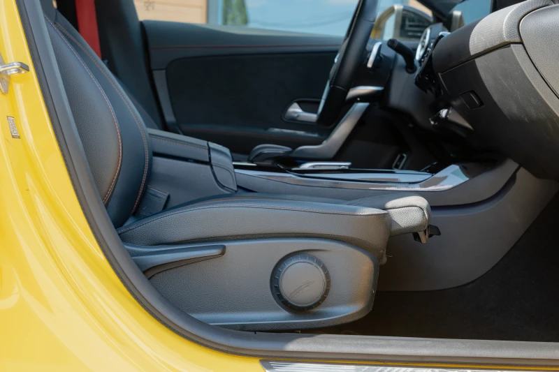 Mercedes-Benz CLA 350 AMG 35AMG/4X4/306HP/CAM/DIGI/AMBI/KLESS/LED/DISTRONIC, снимка 16 - Автомобили и джипове - 51430826