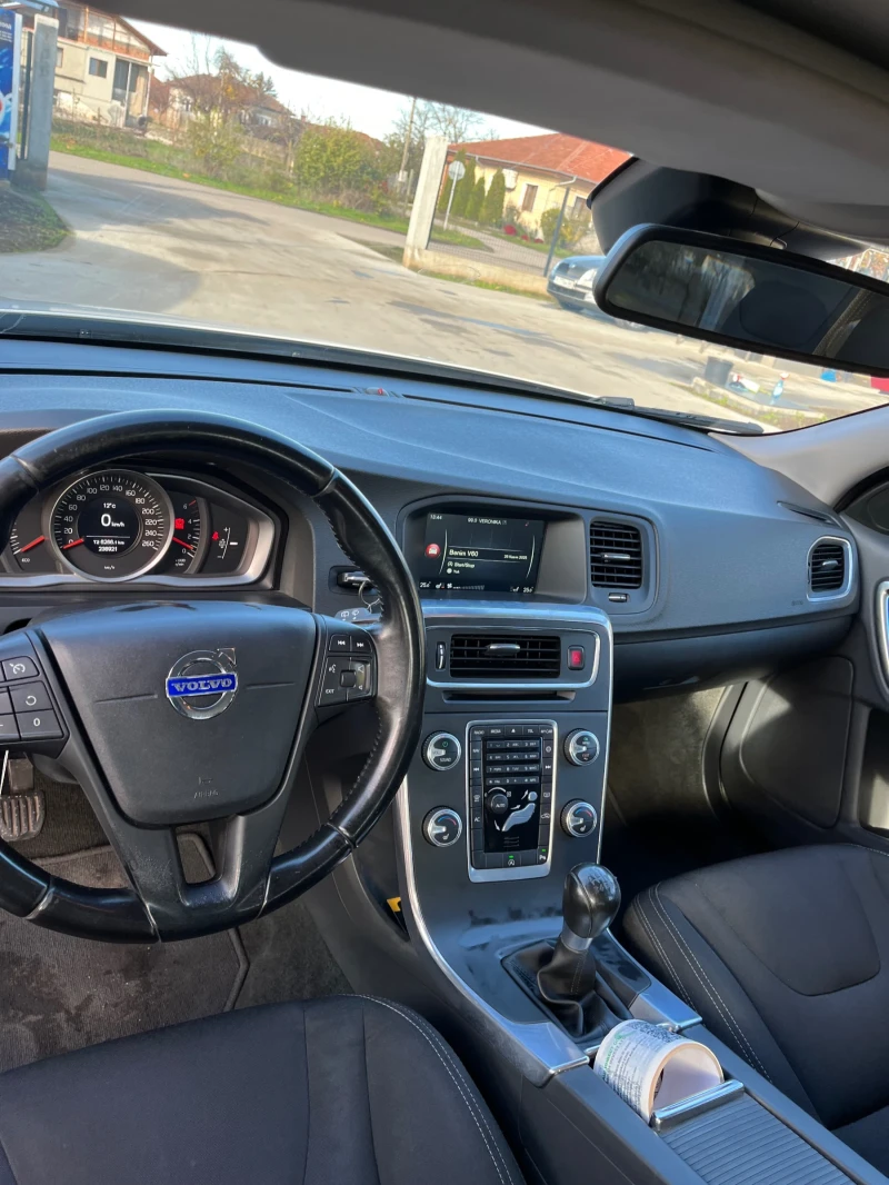 Volvo V60 D3 2.0 , снимка 10 - Автомобили и джипове - 52543169