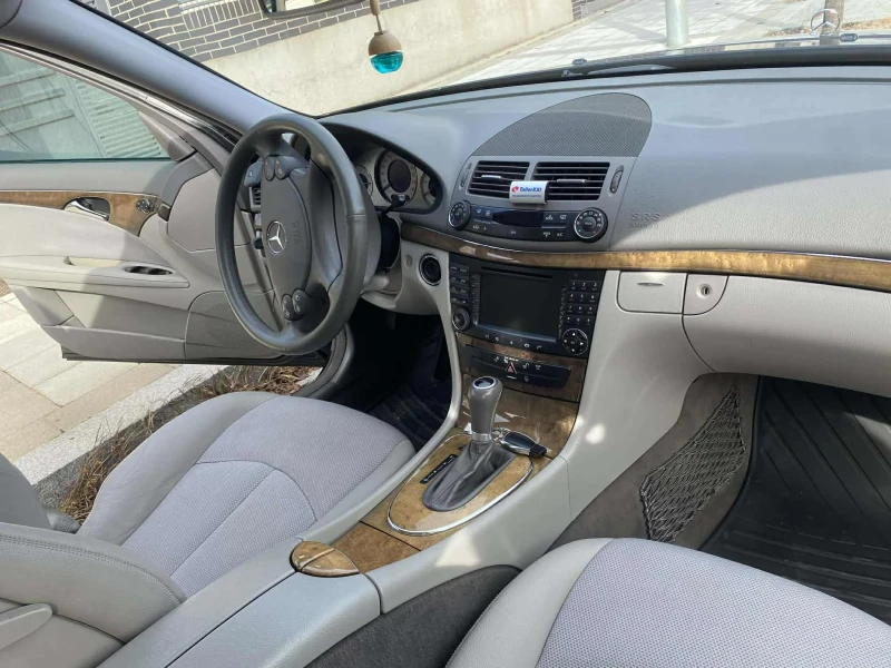Mercedes-Benz E 320 AVANGARDE , снимка 8 - Автомобили и джипове - 53442149