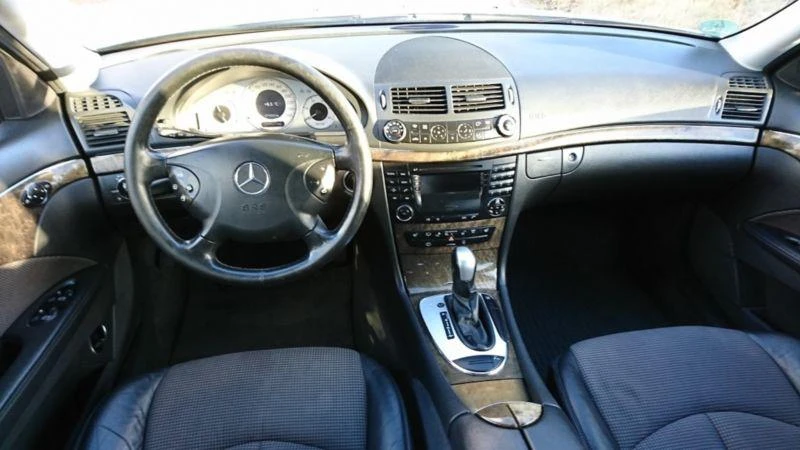 Mercedes-Benz E 320 4matic, снимка 12 - Автомобили и джипове - 35400872