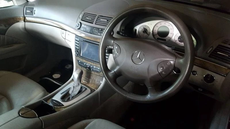 Mercedes-Benz E 320 4matic, снимка 8 - Автомобили и джипове - 35400872