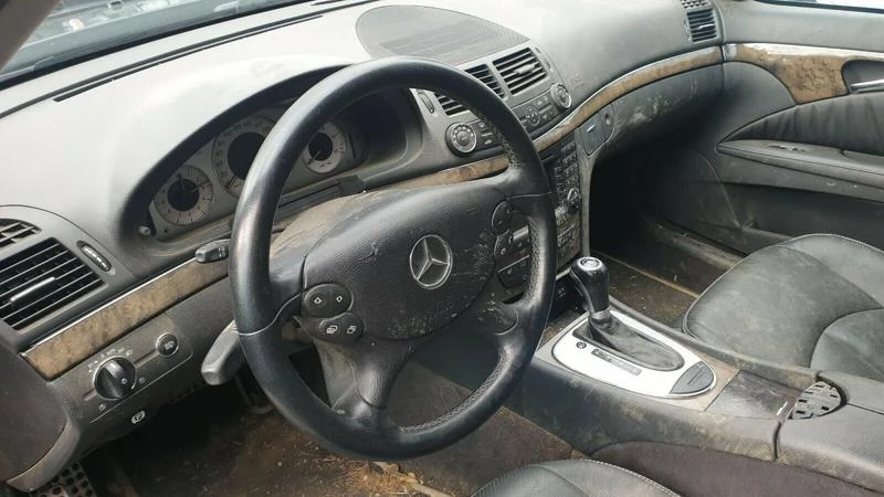 Mercedes-Benz E 320 4matic, снимка 3 - Автомобили и джипове - 35400872