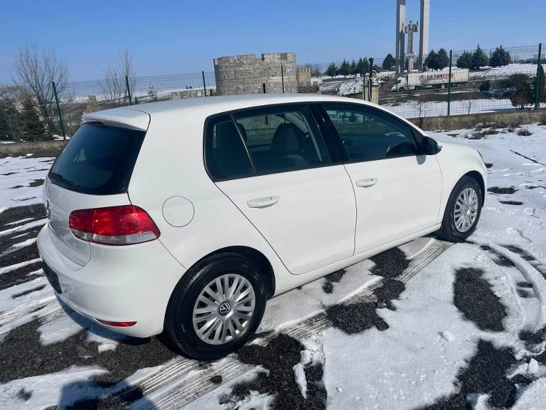 VW Golf 1.6TDI, снимка 8 - Автомобили и джипове - 49221219