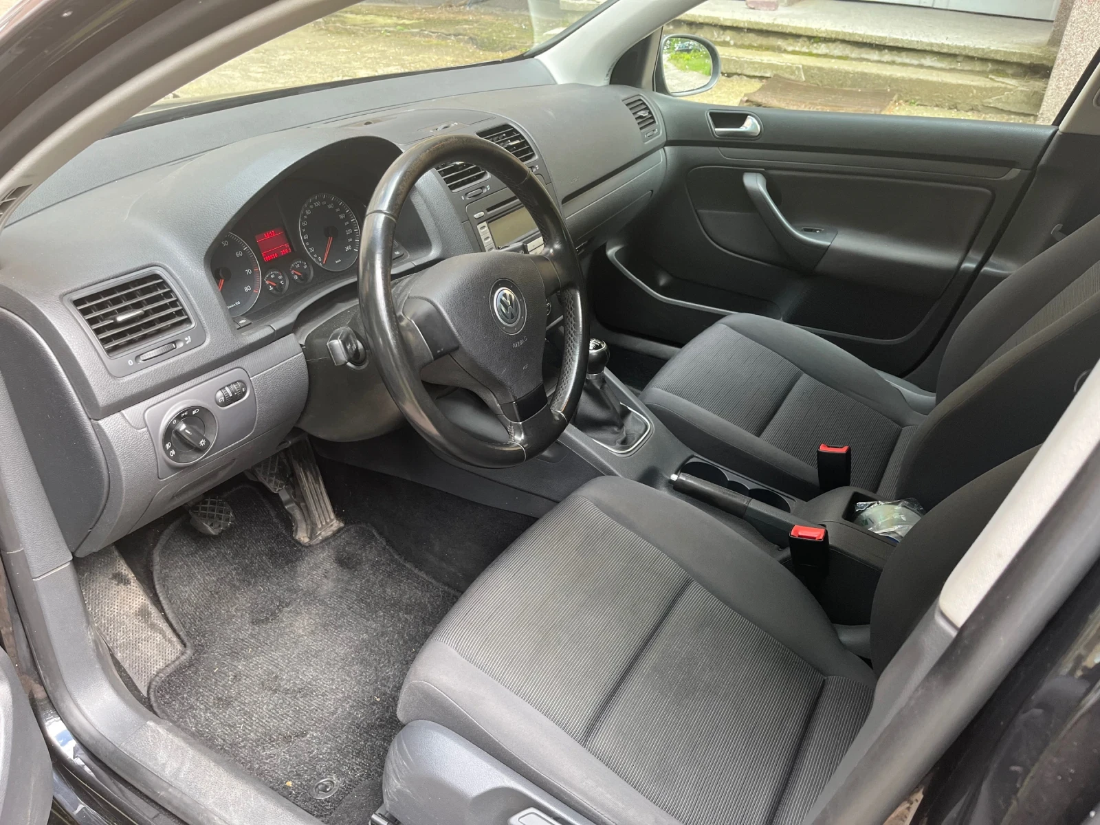 VW Golf 1.6 Бензин - изображение 10