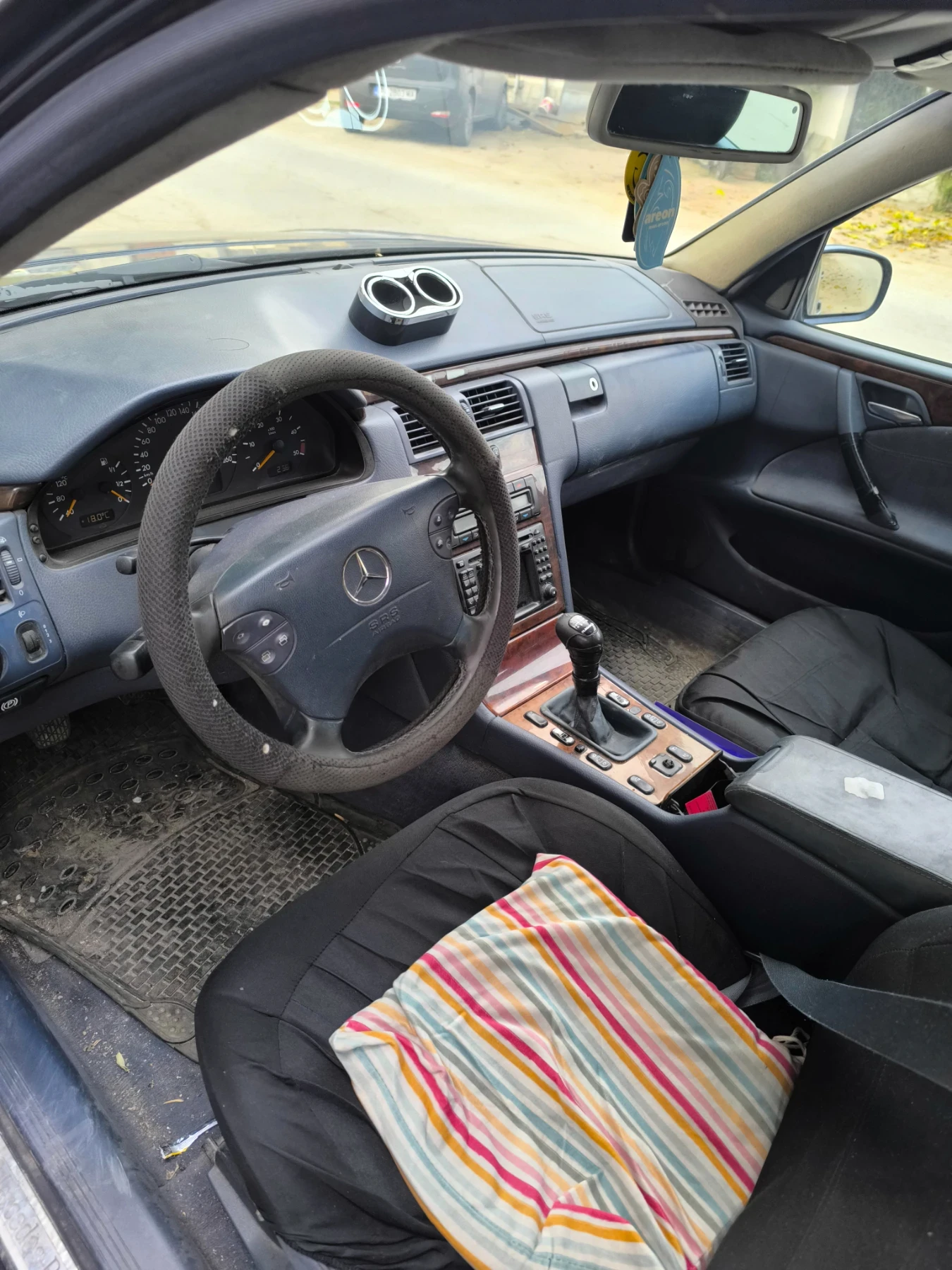 Mercedes-Benz E 270, снимка 2 - Автомобили и джипове - 53709251