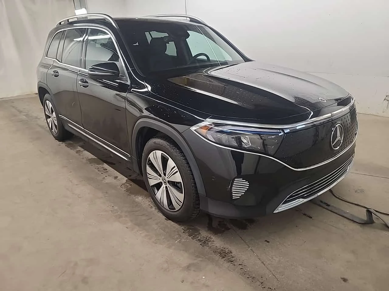 Mercedes-Benz EQB 250+ | AMBIENT| PANO| ПАМЕТ| 2 КЛЮЧА| , снимка 2 - Автомобили и джипове - 54226158