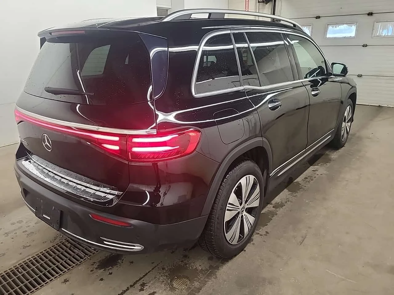 Mercedes-Benz EQB 250+ | AMBIENT| PANO| ПАМЕТ| 2 КЛЮЧА| , снимка 3 - Автомобили и джипове - 54226158