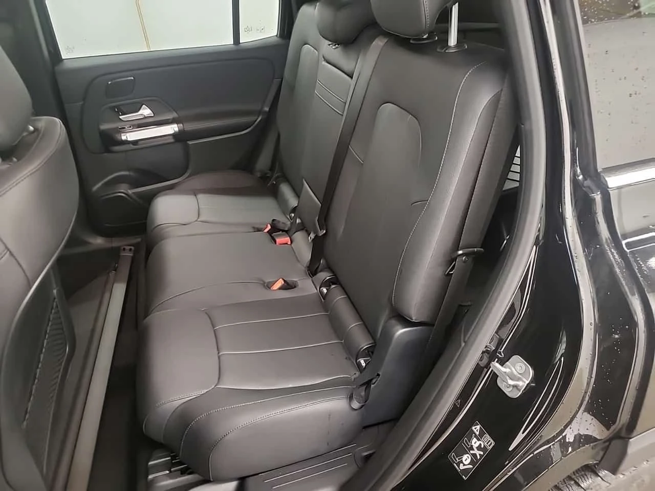 Mercedes-Benz EQB 250+ | AMBIENT| PANO| ПАМЕТ| 2 КЛЮЧА| , снимка 13 - Автомобили и джипове - 54226158