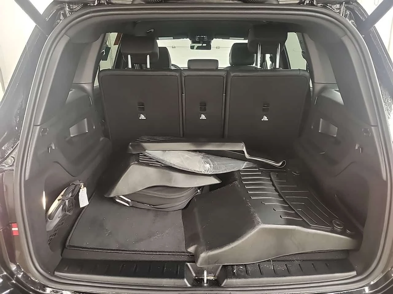 Mercedes-Benz EQB 250+ | AMBIENT| PANO| ПАМЕТ| 2 КЛЮЧА| , снимка 15 - Автомобили и джипове - 54226158