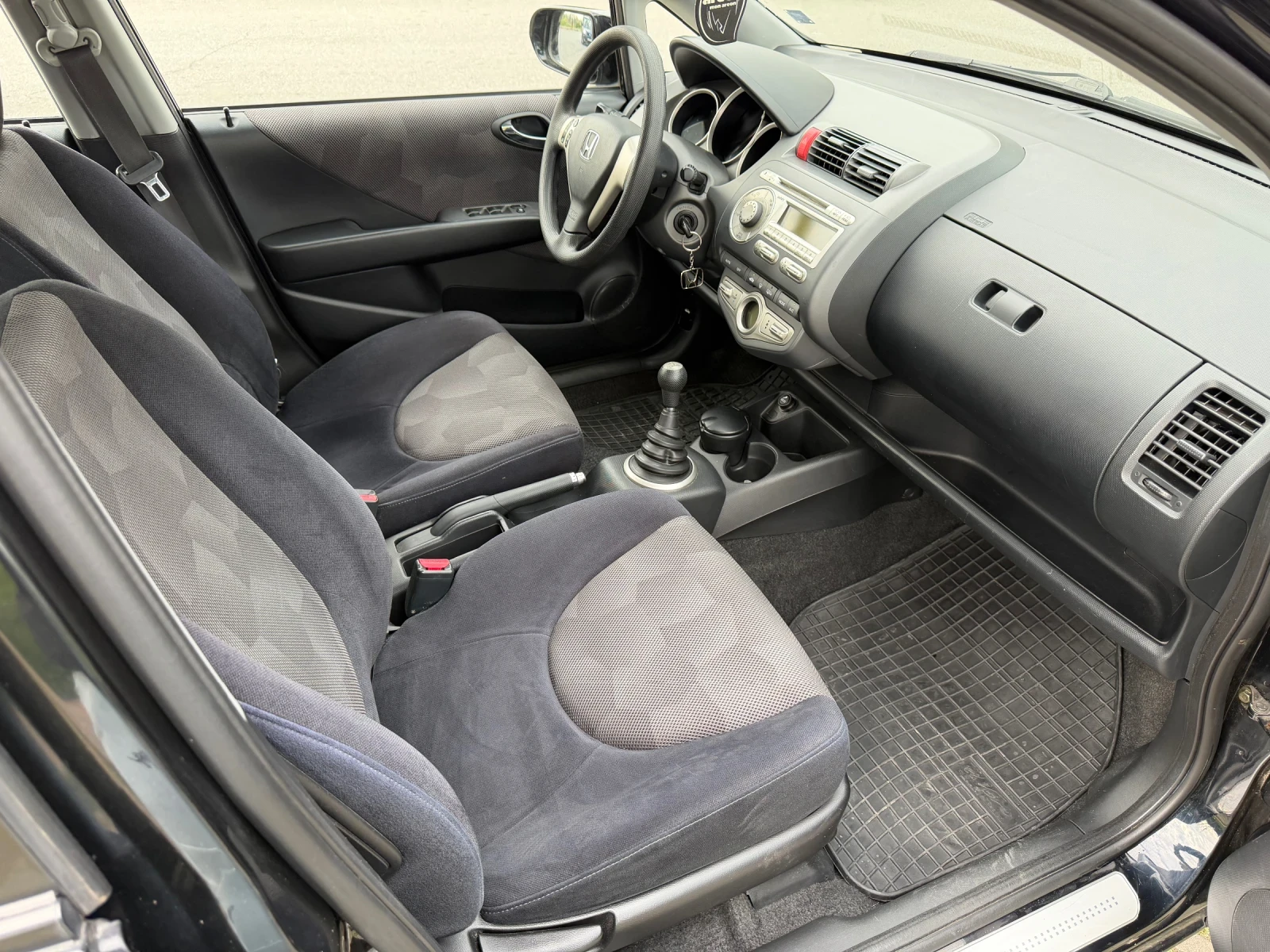 Honda Jazz 1.4 83к.с всички екстри за модела , снимка 12 - Автомобили и джипове - 54242730
