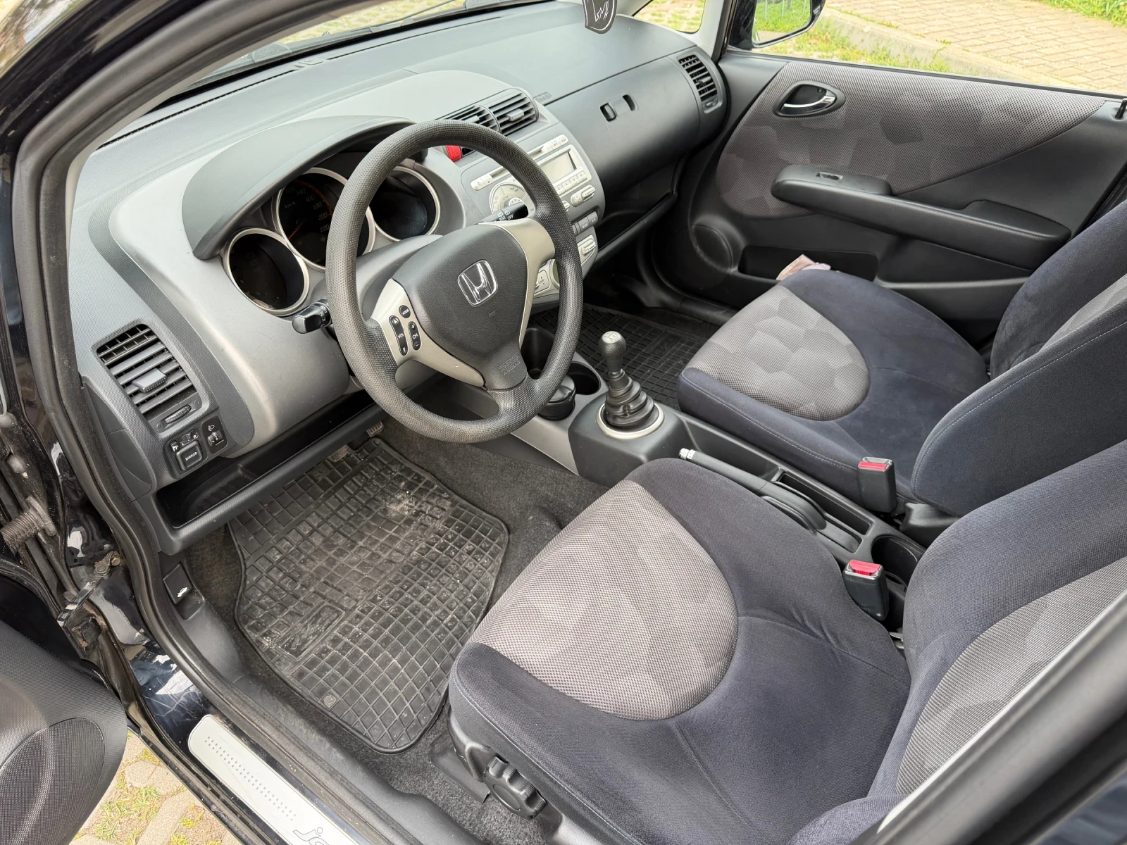Honda Jazz 1.4 83к.с всички екстри за модела , снимка 11 - Автомобили и джипове - 54242730