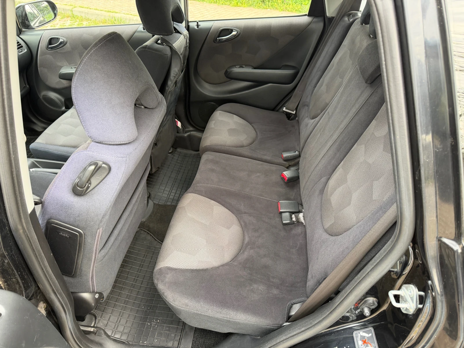 Honda Jazz 1.4 83к.с всички екстри за модела , снимка 13 - Автомобили и джипове - 54242730