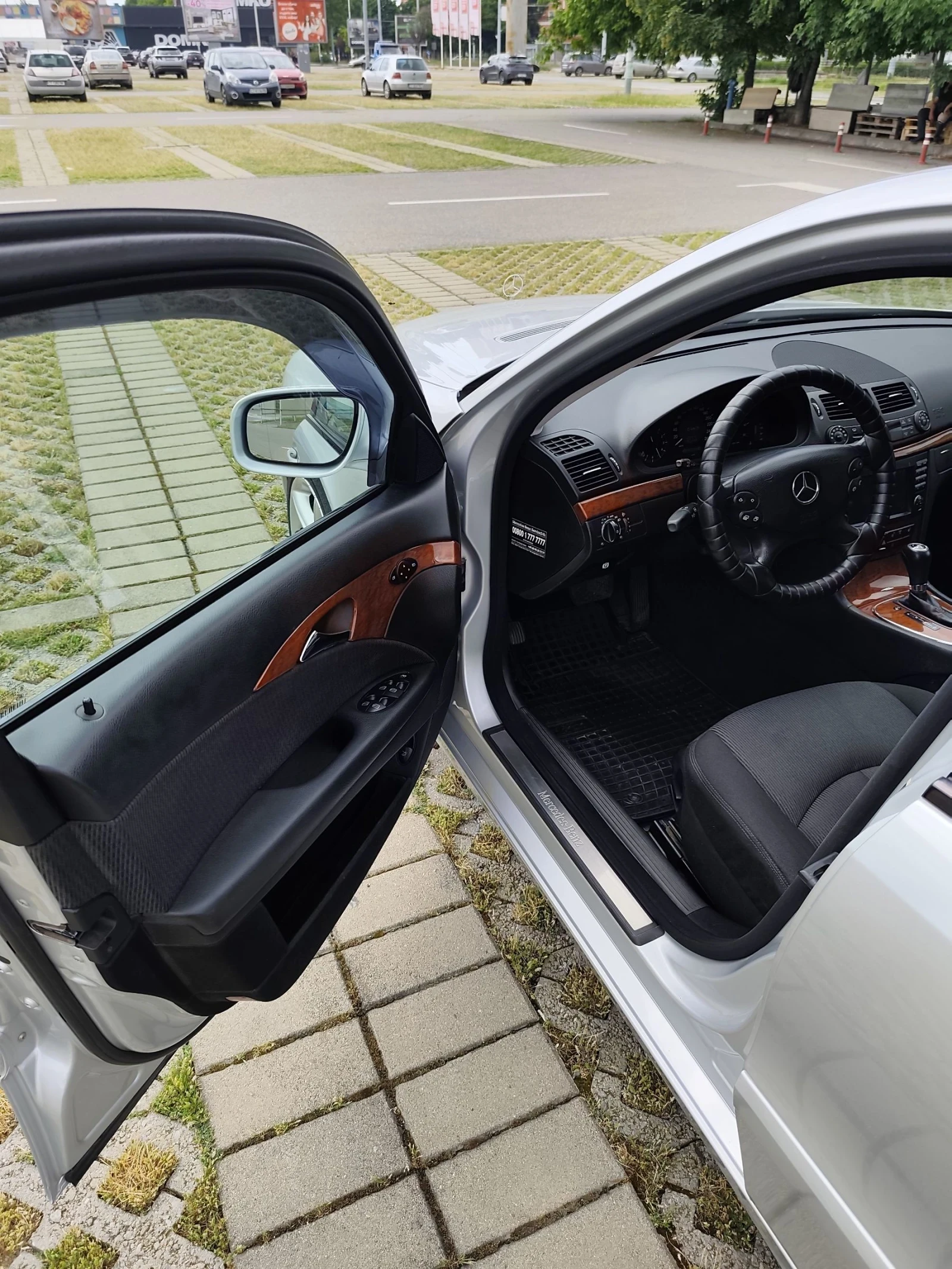 Mercedes-Benz E 220, снимка 7 - Автомобили и джипове - 54659246
