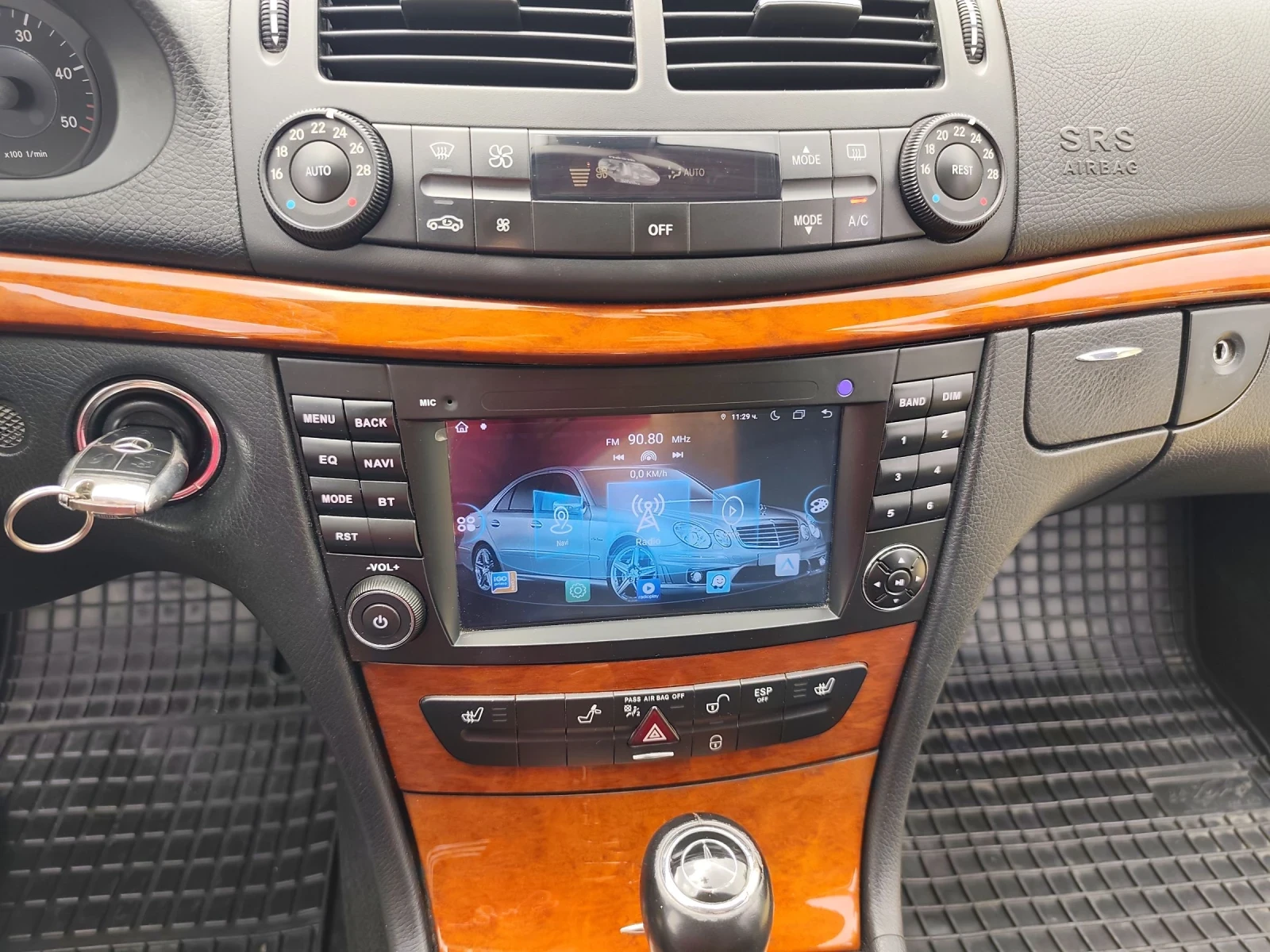 Mercedes-Benz E 220, снимка 12 - Автомобили и джипове - 54659246