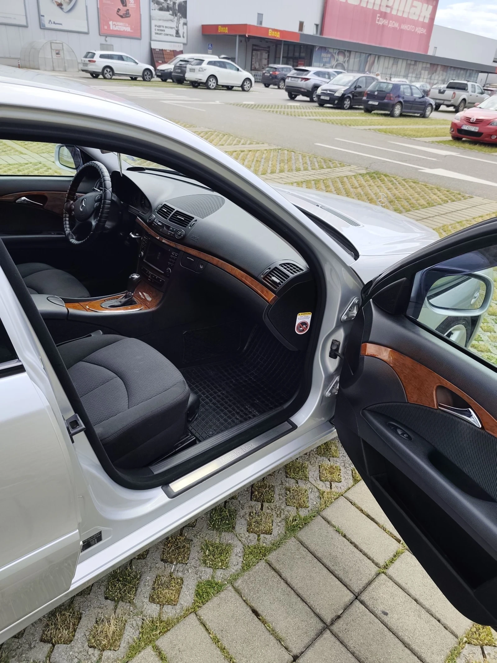 Mercedes-Benz E 220, снимка 5 - Автомобили и джипове - 54659246