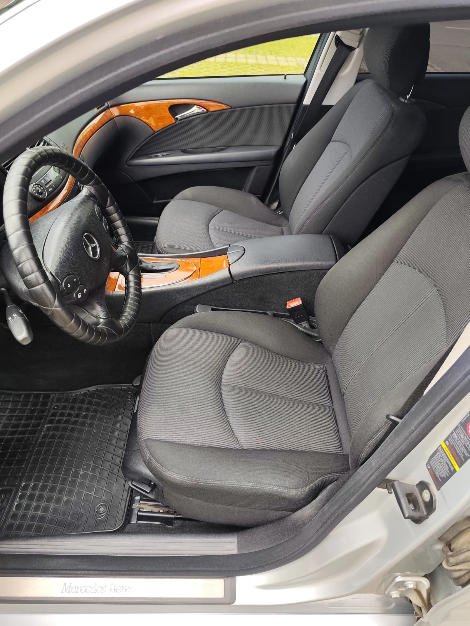 Mercedes-Benz E 220, снимка 8 - Автомобили и джипове - 54659246