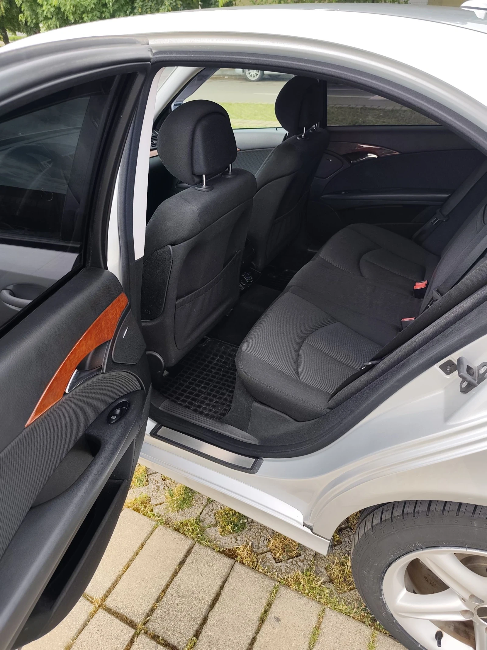 Mercedes-Benz E 220, снимка 9 - Автомобили и джипове - 54659246