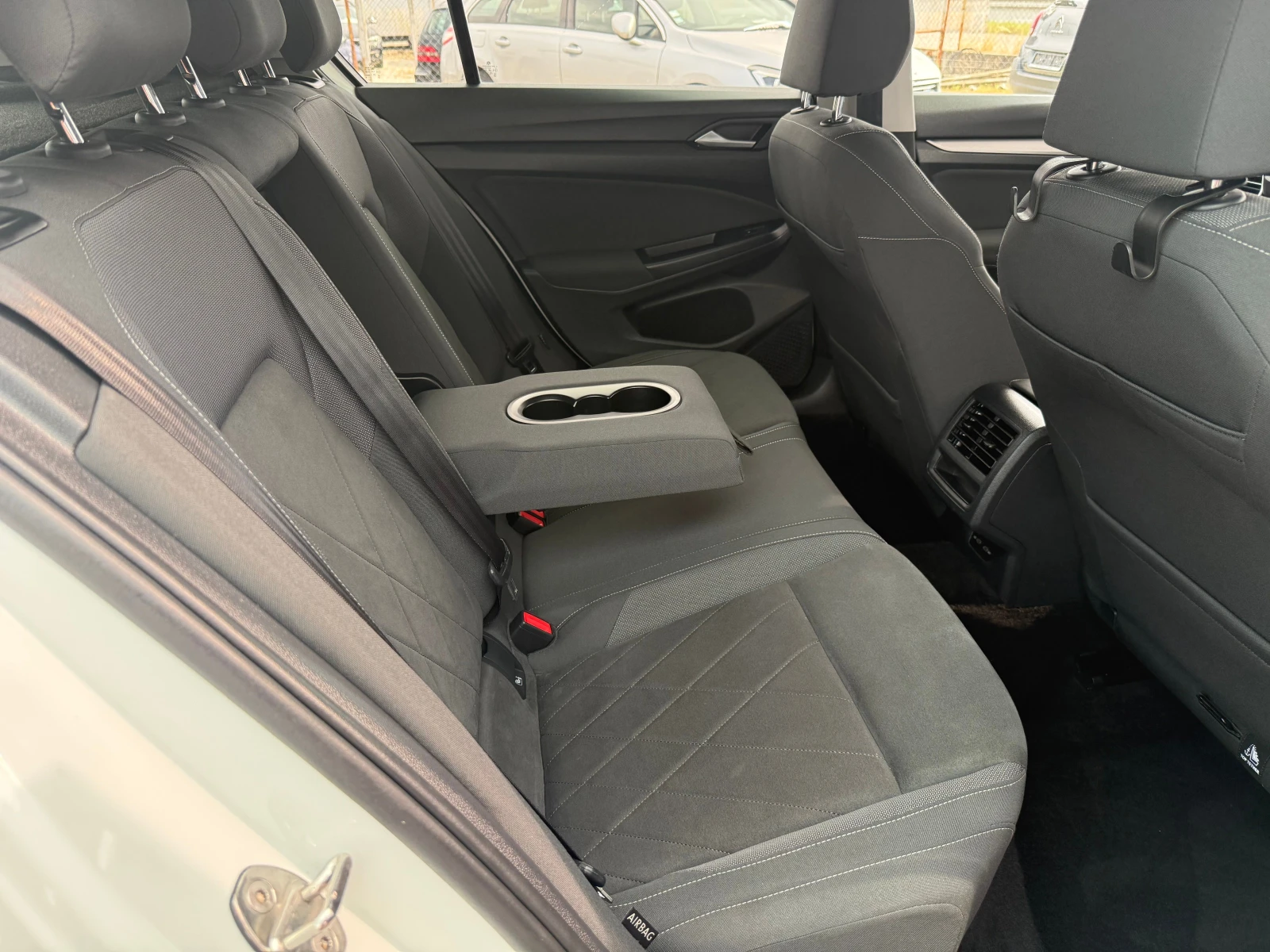 VW Golf 8 * 2.0 tdi* DSG* , снимка 14 - Автомобили и джипове - 54946967