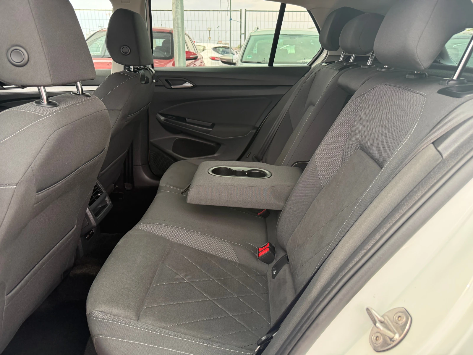 VW Golf 8 * 2.0 tdi* DSG* , снимка 11 - Автомобили и джипове - 54946967
