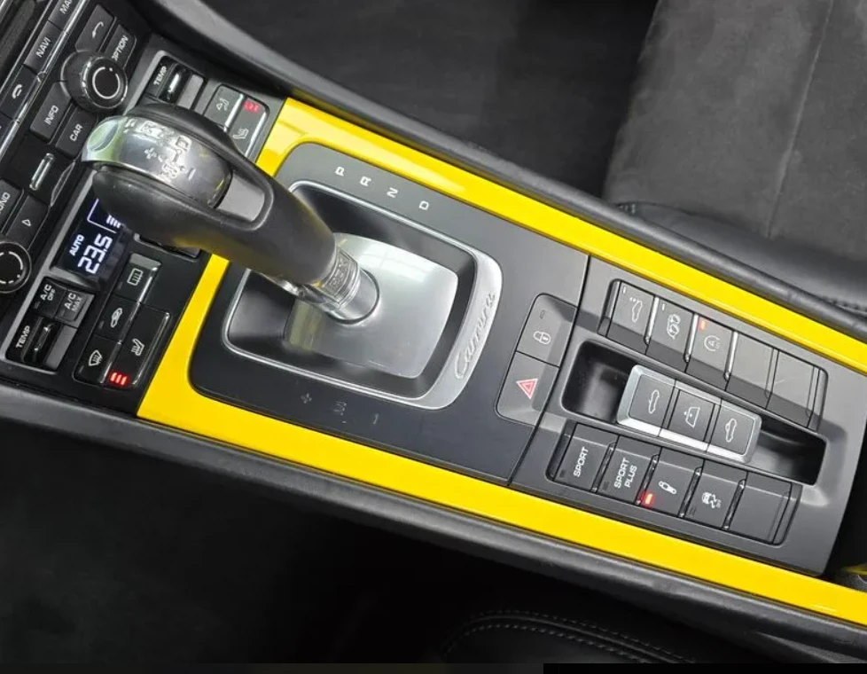 Porsche 911 CARRERA 4 GTS 991 | RACING YELLOW, снимка 15 - Автомобили и джипове - 55163619