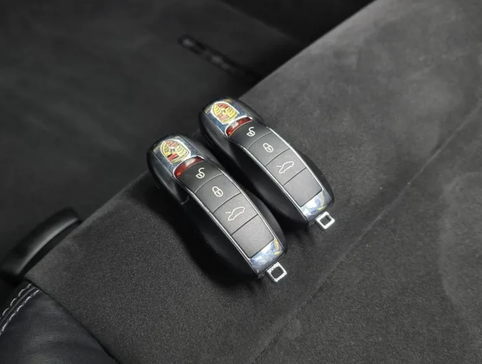 Porsche 911 CARRERA 4 GTS 991 | RACING YELLOW, снимка 16 - Автомобили и джипове - 55163619
