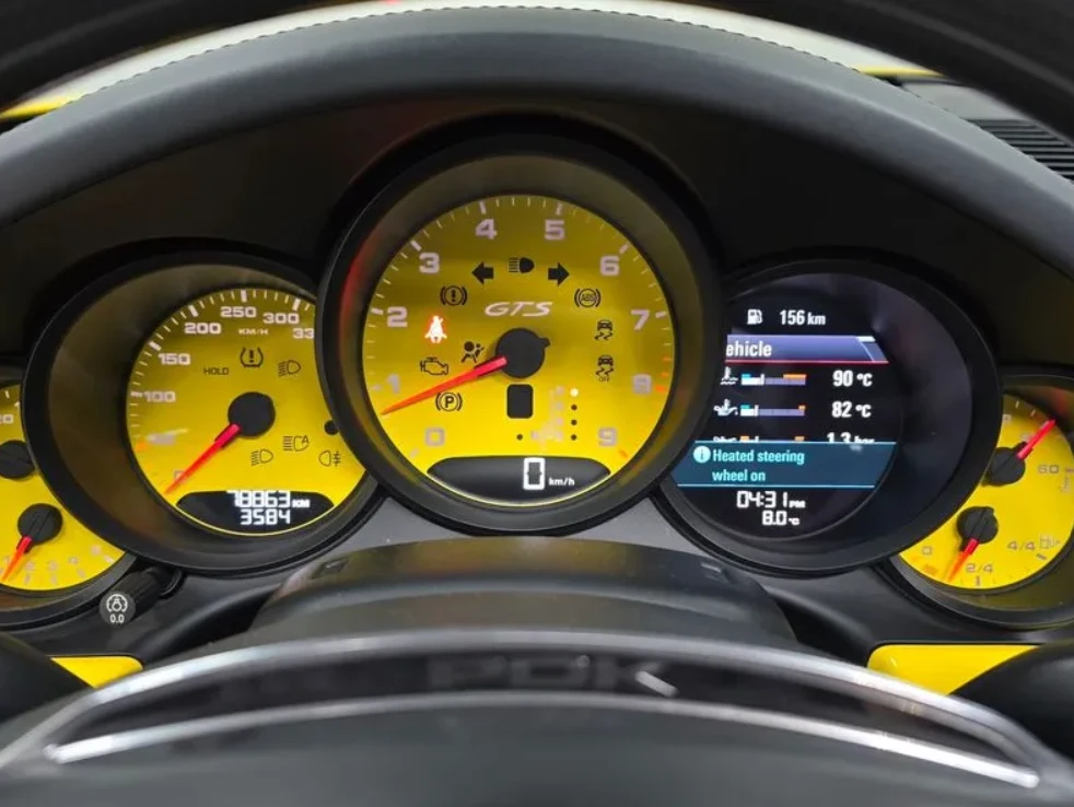 Porsche 911 CARRERA 4 GTS 991 | RACING YELLOW, снимка 12 - Автомобили и джипове - 55163619