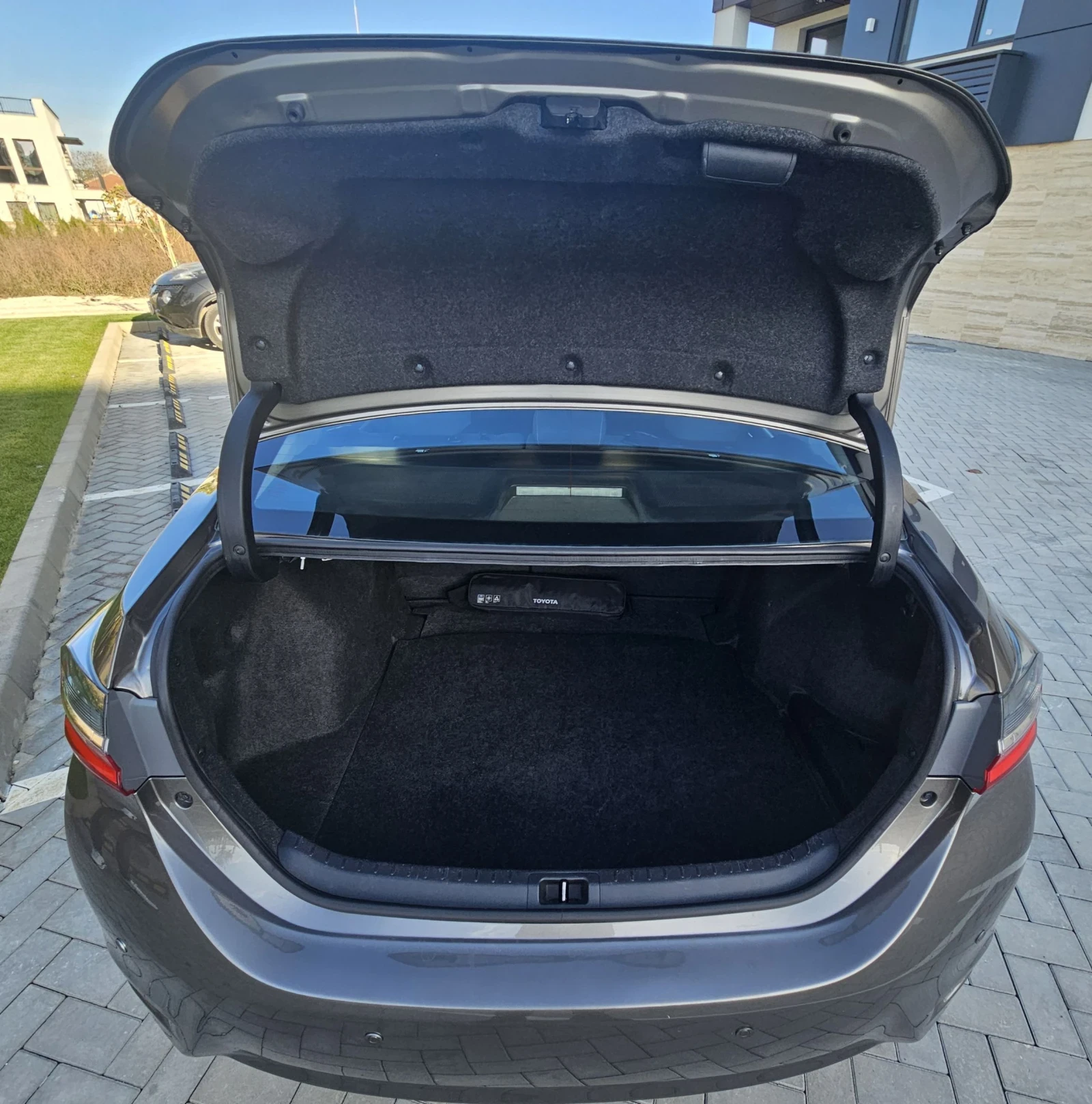 Toyota Corolla | Mobile.bg � ����������� 12
