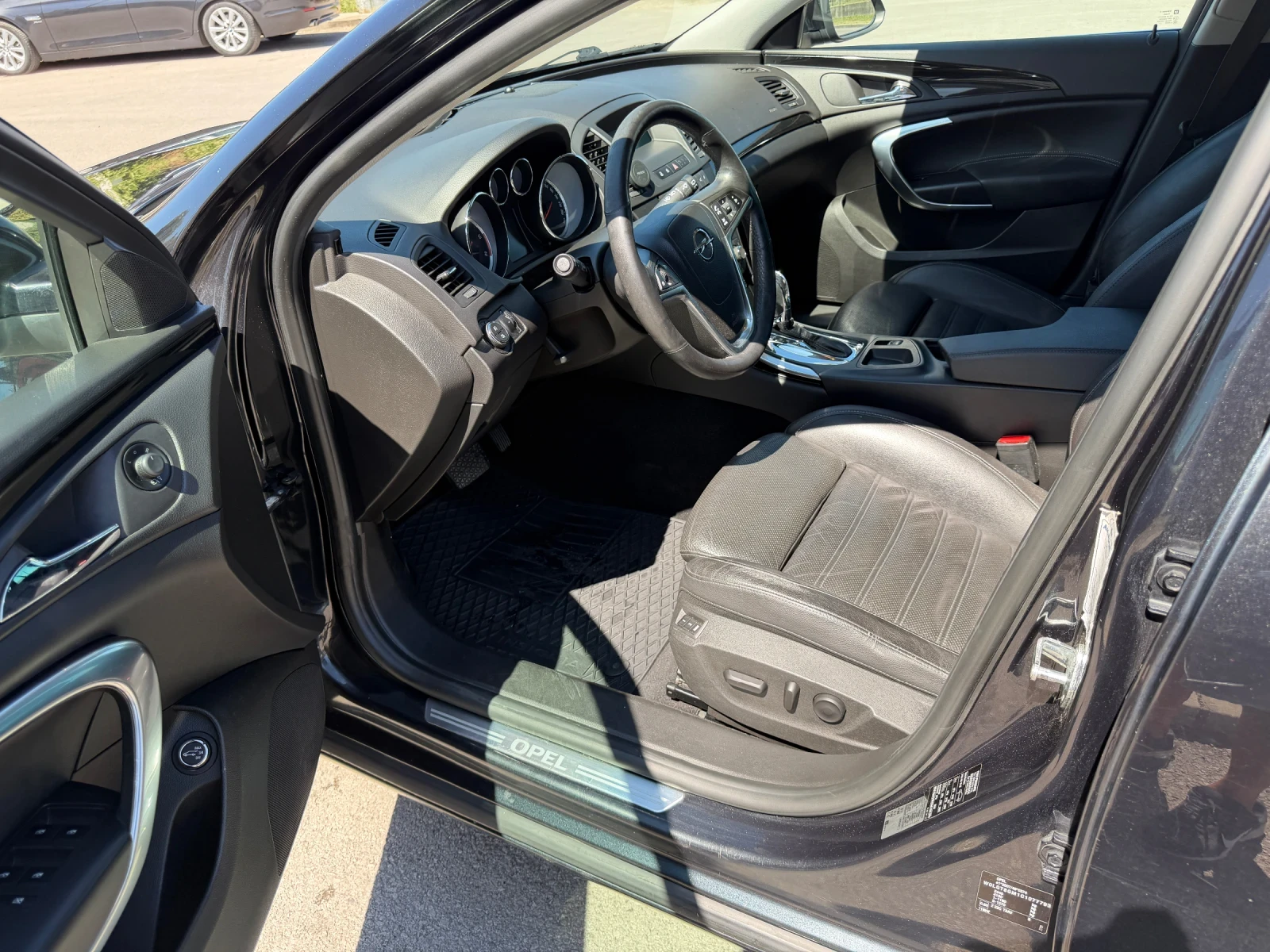Opel Insignia Cosmo 4x4 Sport Tourer, снимка 8 - Автомобили и джипове - 55464913