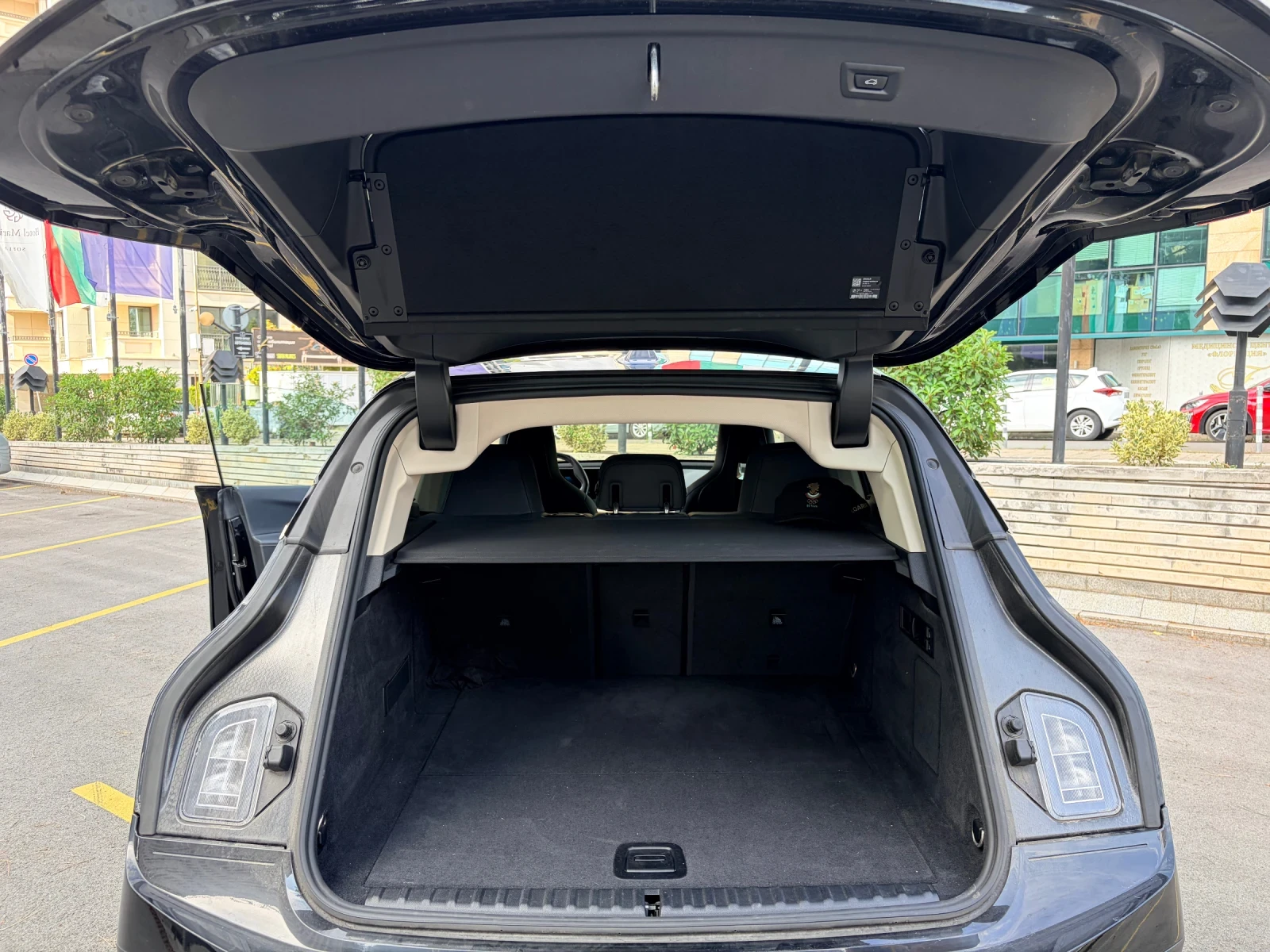 BMW iX 98, 5 SOH!!! Xdrive50* Distronic* Вакуум* 360* , снимка 14 - Автомобили и джипове - 55873851