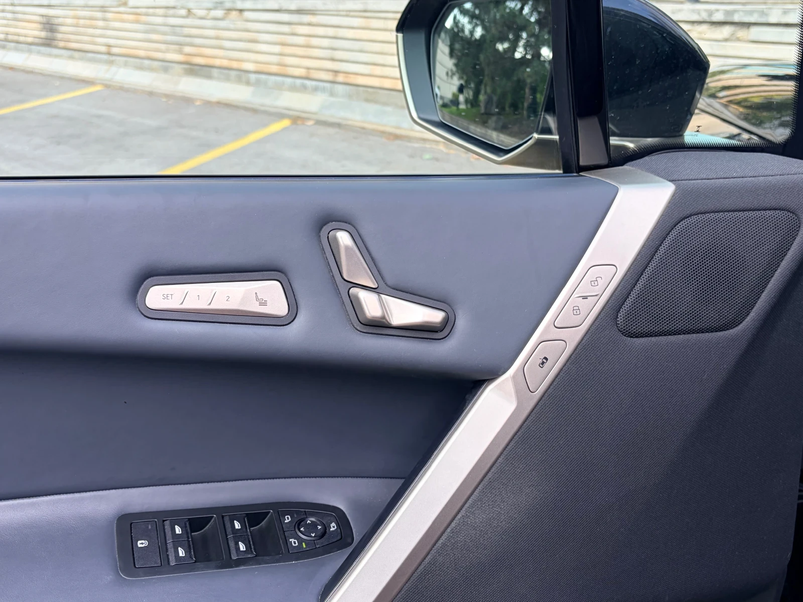 BMW iX 98, 5 SOH!!! Xdrive50* Distronic* Вакуум* 360* , снимка 10 - Автомобили и джипове - 55873851