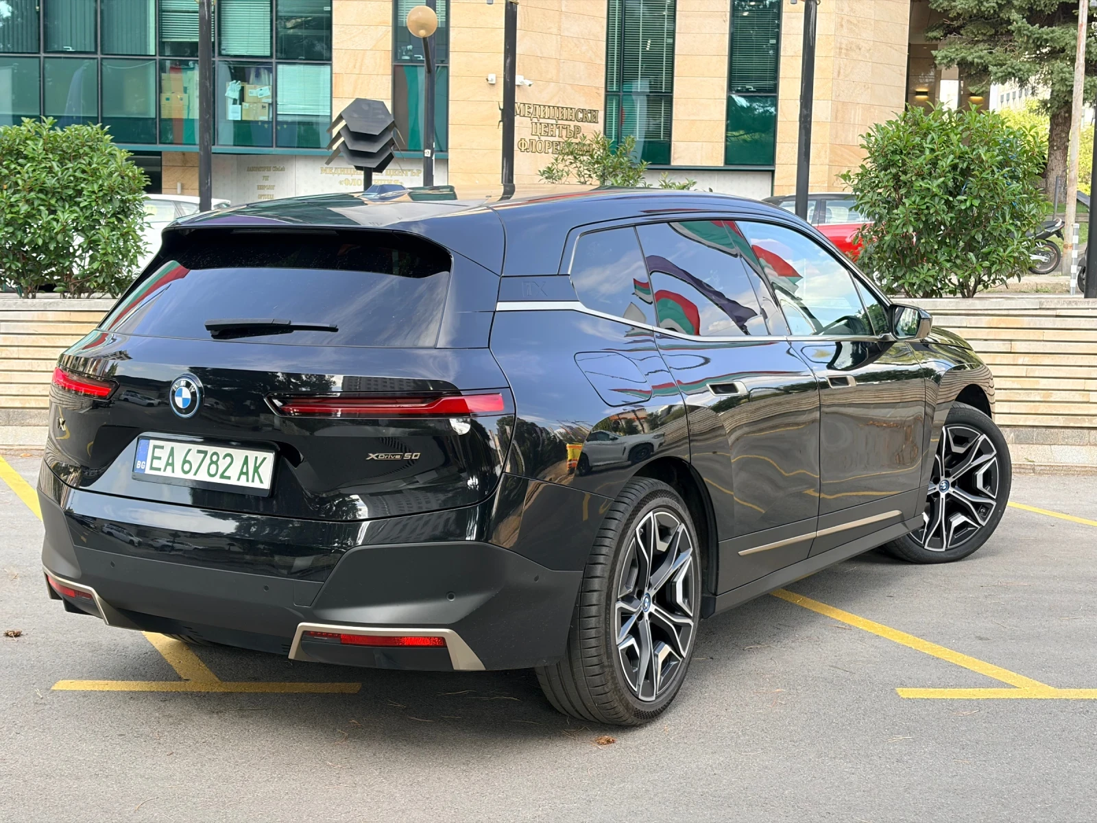BMW iX 98, 5 SOH!!! Xdrive50* Distronic* Вакуум* 360* , снимка 4 - Автомобили и джипове - 55873851