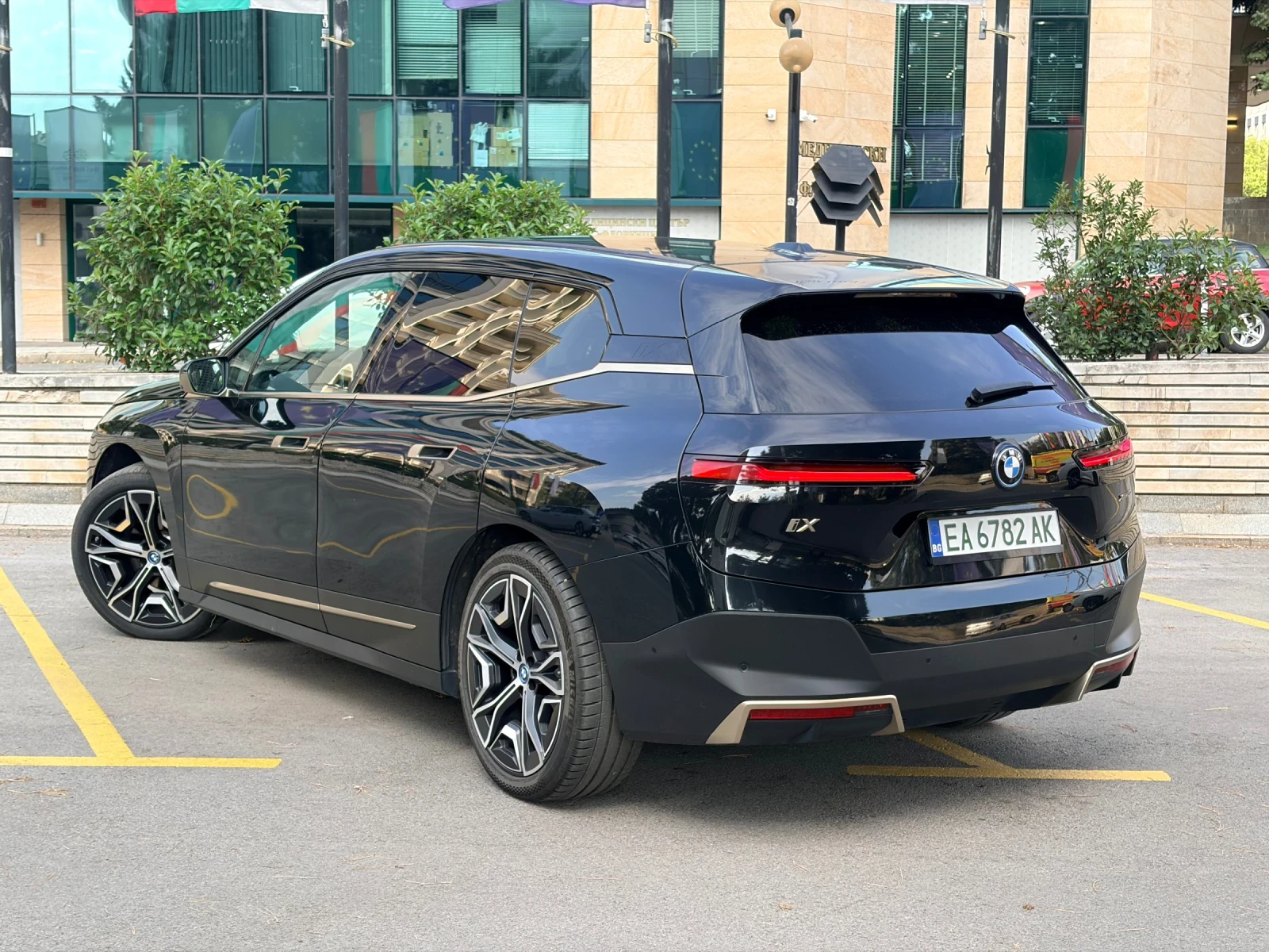 BMW iX 98, 5 SOH!!! Xdrive50* Distronic* Вакуум* 360* , снимка 3 - Автомобили и джипове - 55873851