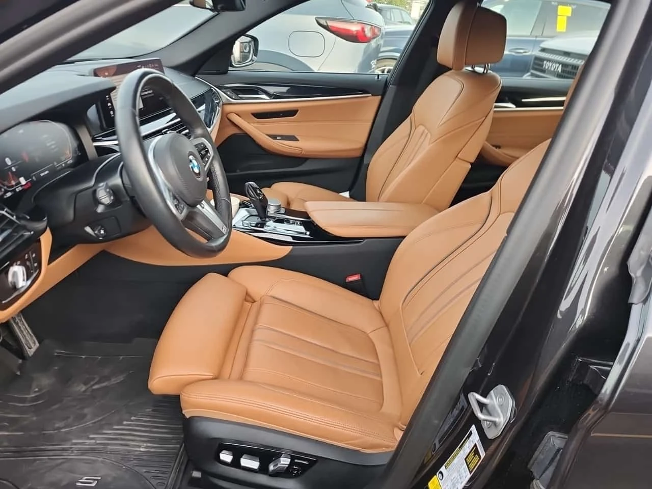 BMW 530  XDRIVE * M SPORT * FACELIFT * CARFAX * , снимка 6 - Автомобили и джипове - 56168904