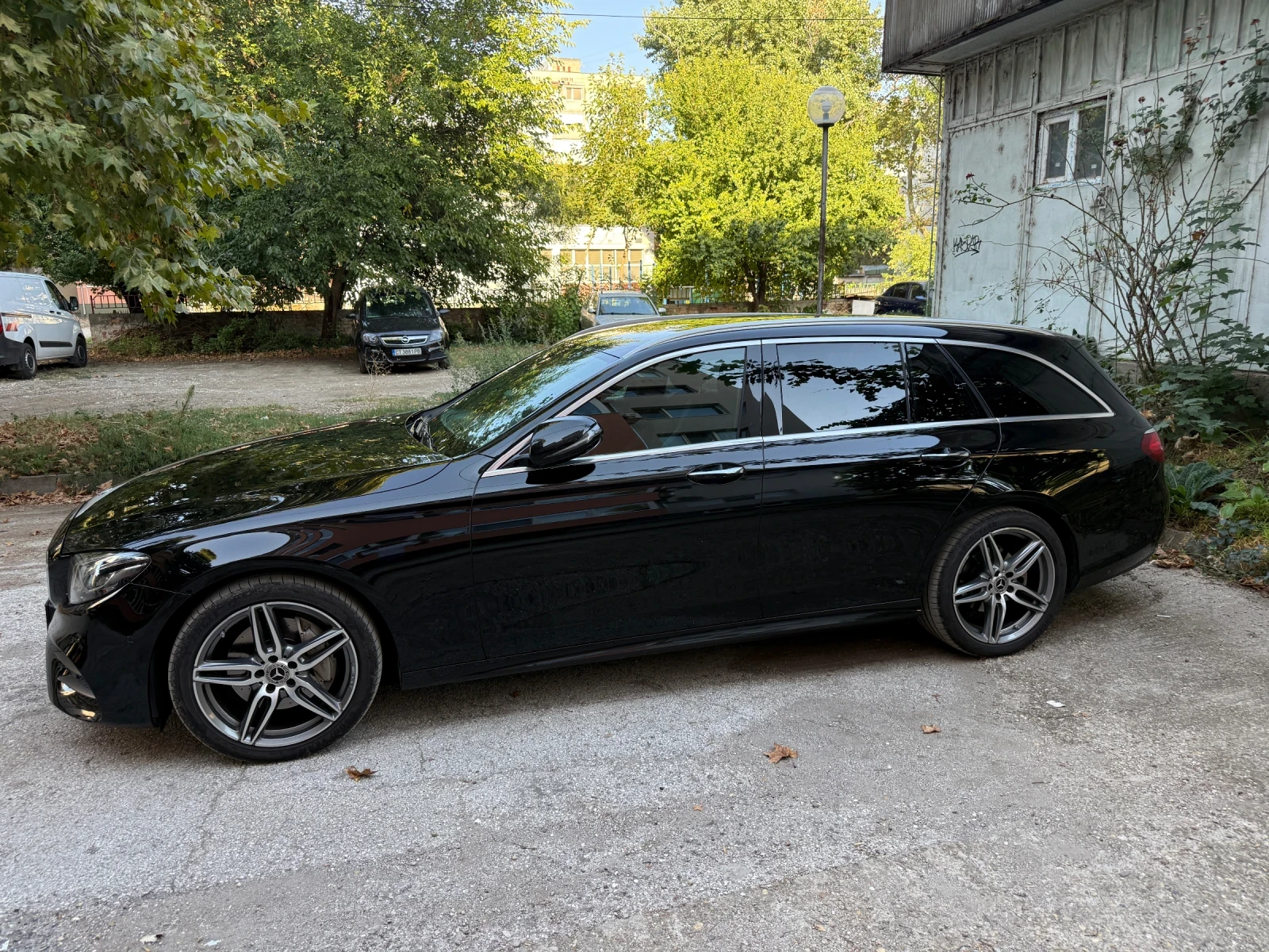 Mercedes-Benz E 220 Premium Estate, 4 Matic, AMG Line, HUD, снимка 3 - Автомобили и джипове - 56369829