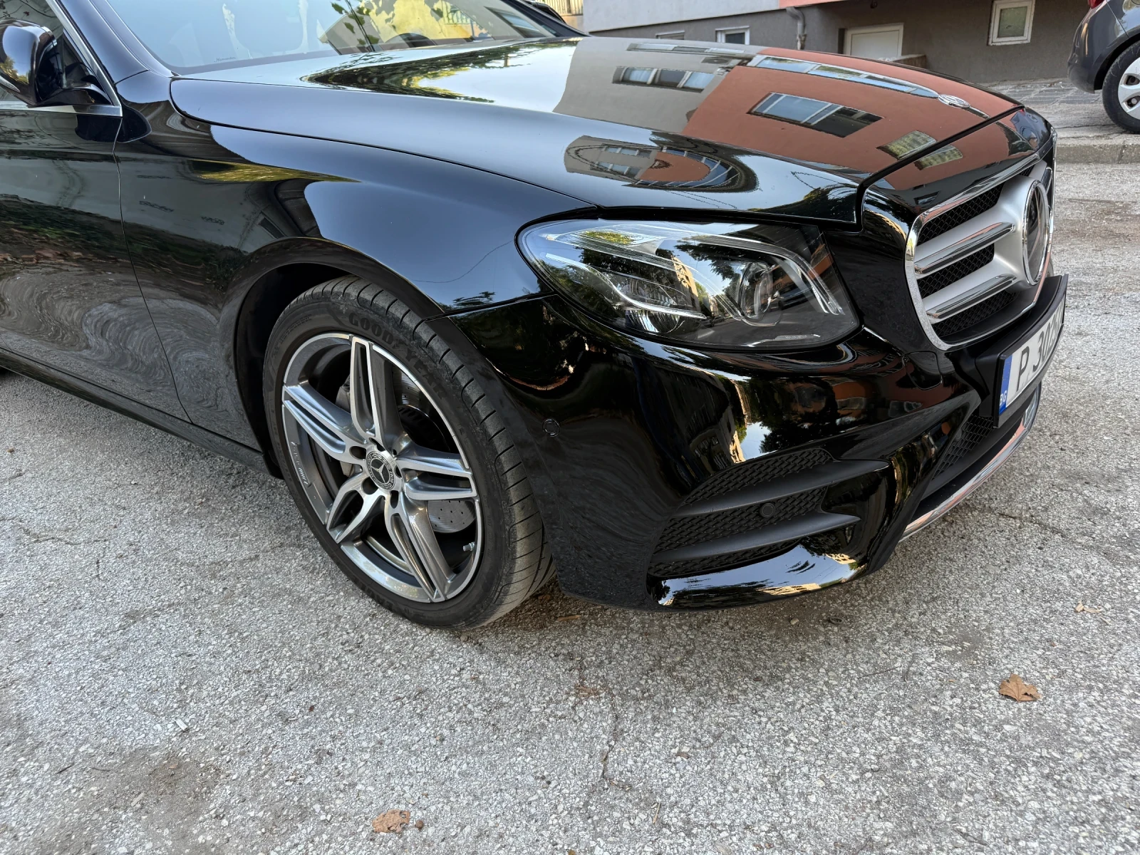 Mercedes-Benz E 220 Premium Estate, 4 Matic, AMG Line, HUD, снимка 8 - Автомобили и джипове - 56369829
