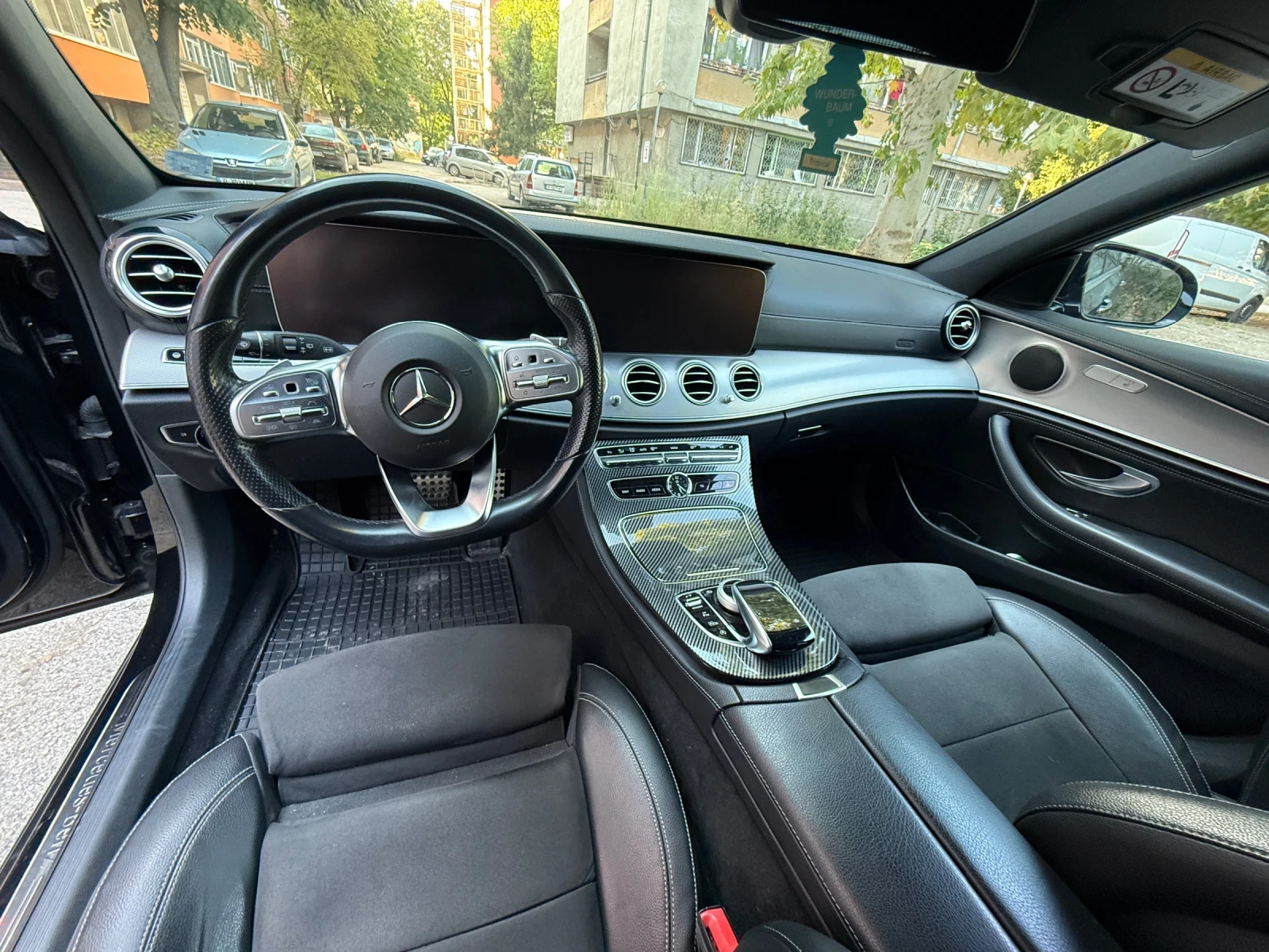Mercedes-Benz E 220 Premium Estate, 4 Matic, AMG Line, HUD, снимка 12 - Автомобили и джипове - 56369829