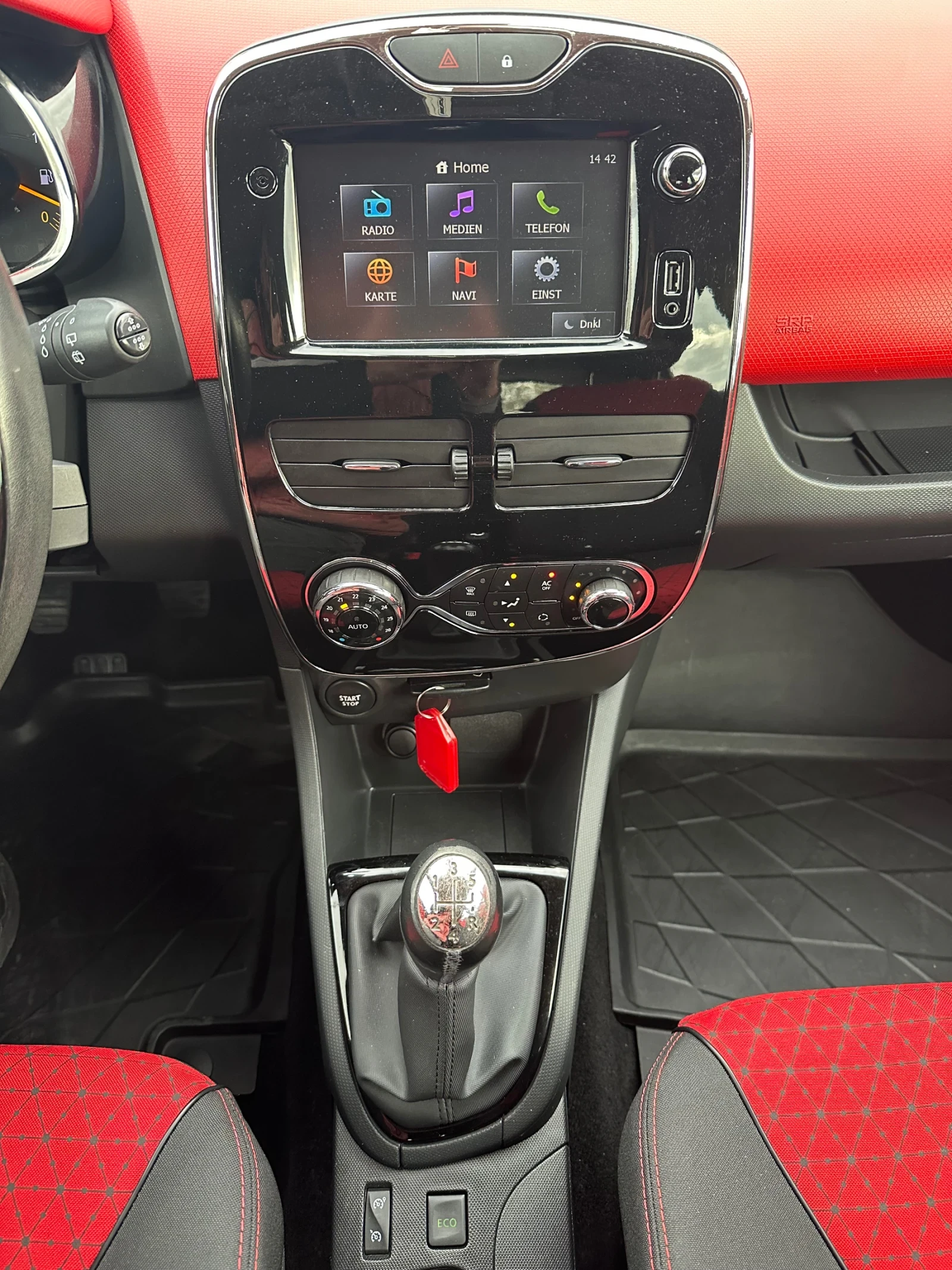 Renault Clio 1.5 dci, снимка 11 - Автомобили и джипове - 56729368