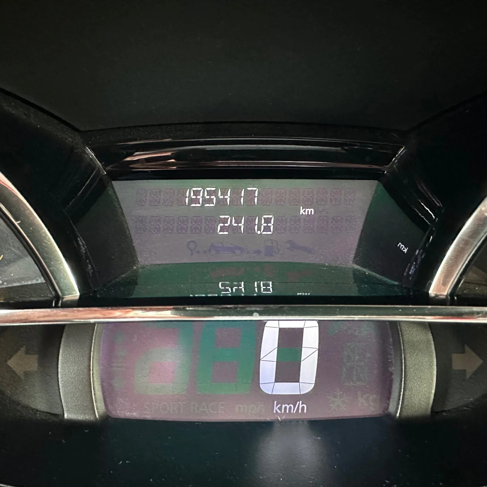 Renault Clio 1.5 dci, снимка 10 - Автомобили и джипове - 56729368